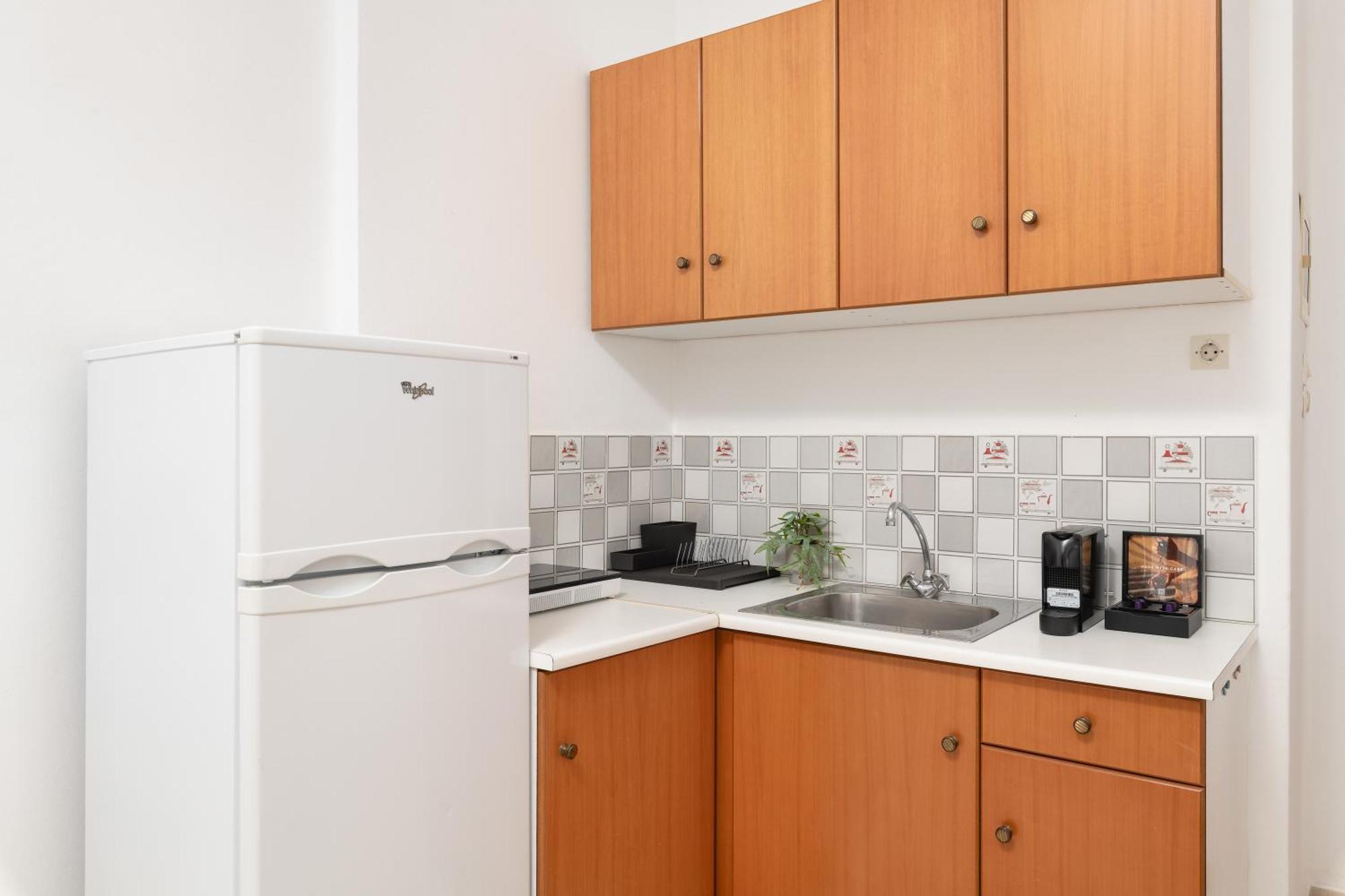 Thelesi Apartments Stalos Exterior photo
