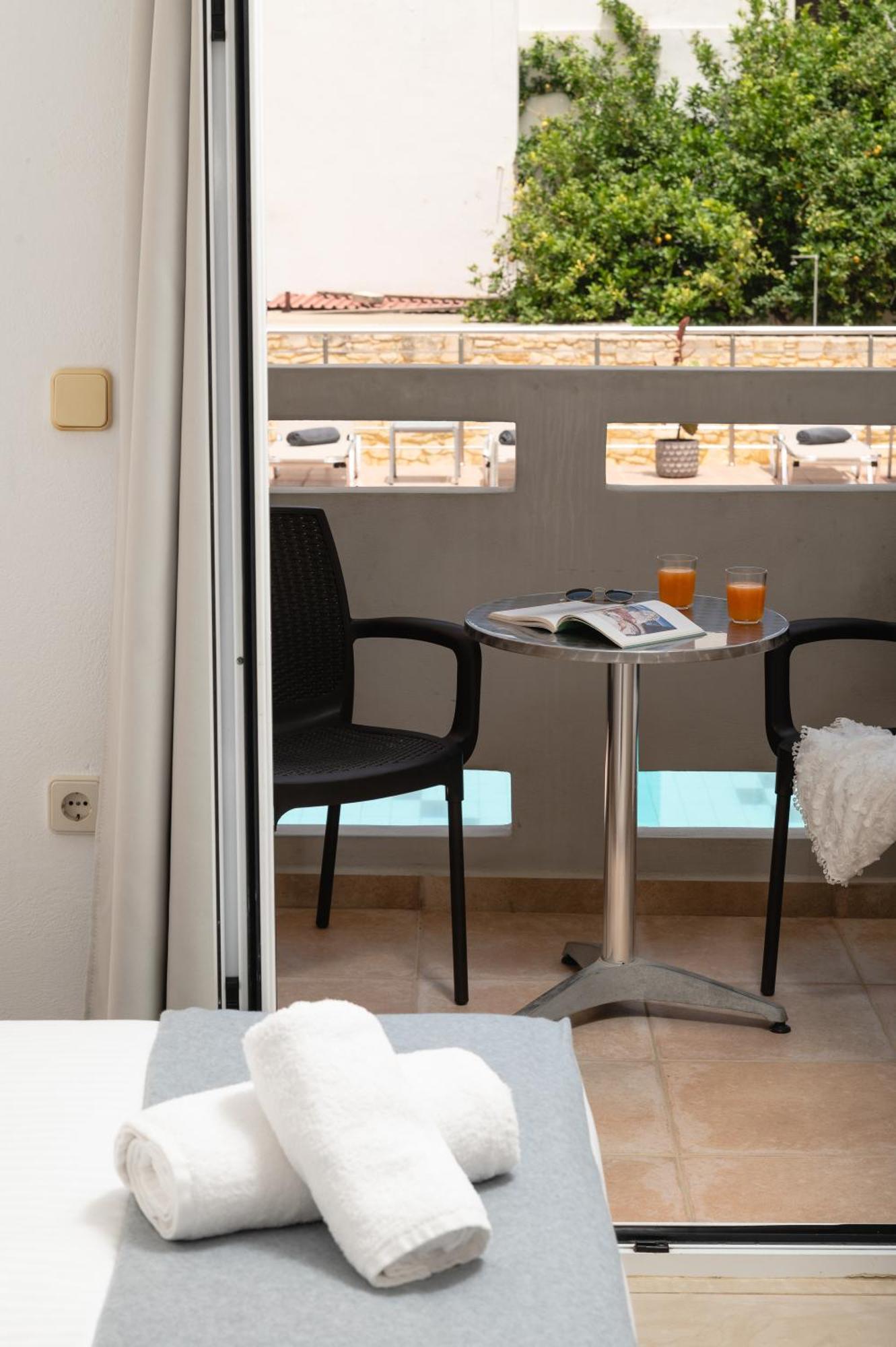 Thelesi Apartments Stalos Exterior photo