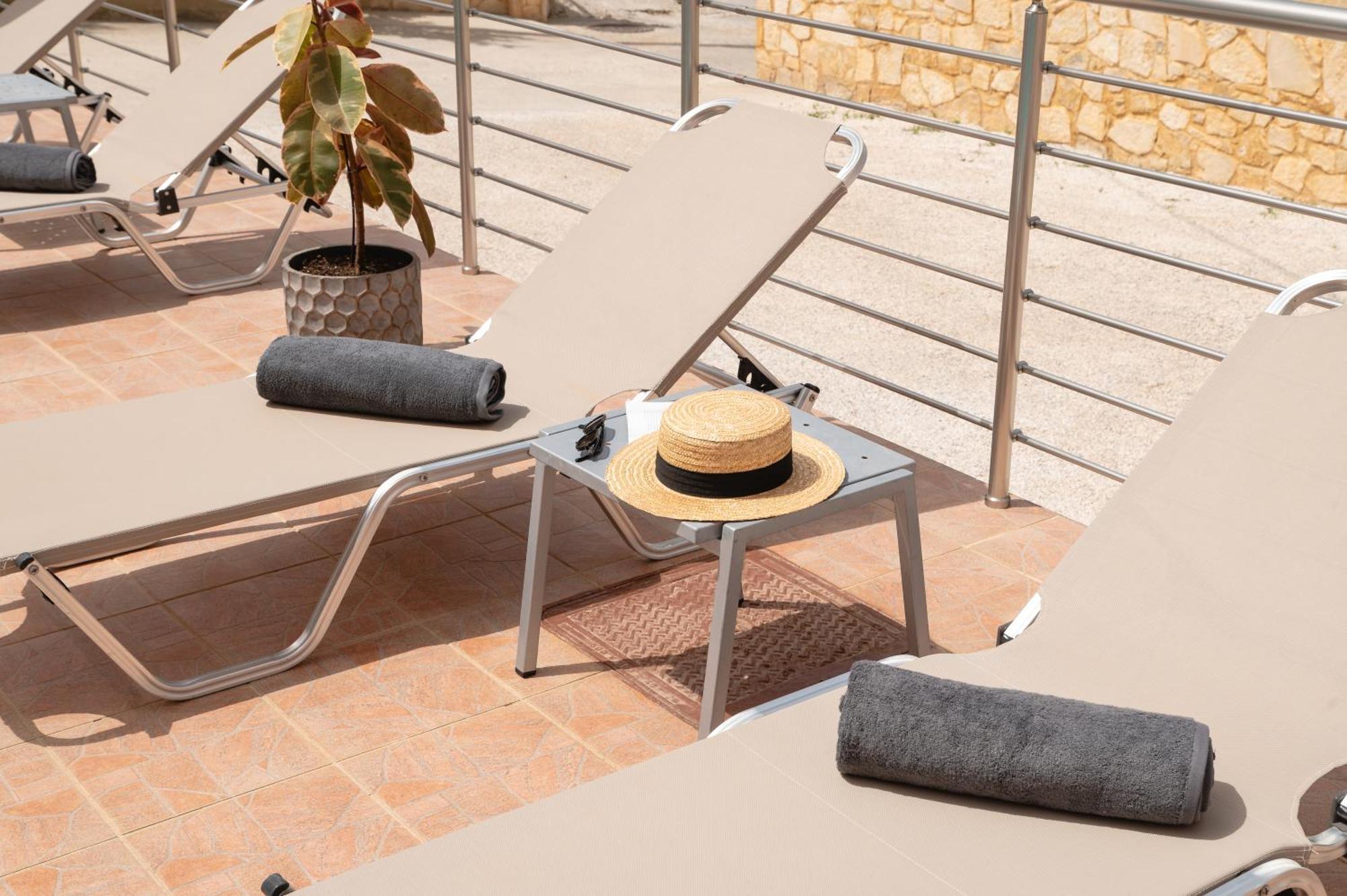 Thelesi Apartments Stalos Exterior photo