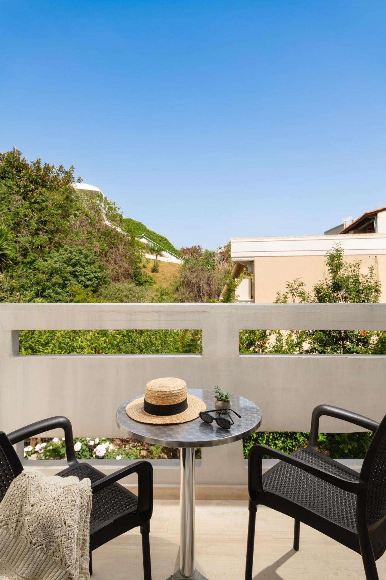 Thelesi Apartments Stalos Exterior photo