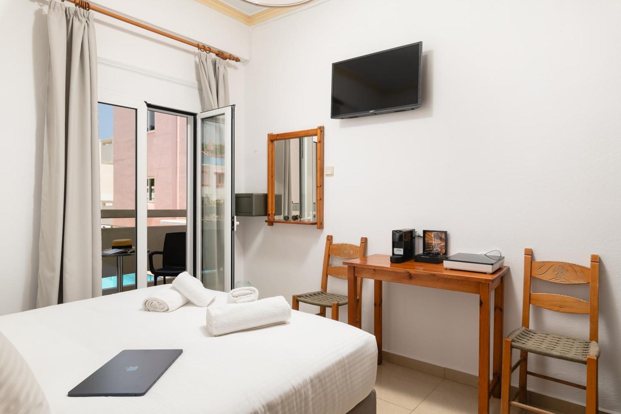 Thelesi Apartments Stalos Exterior photo